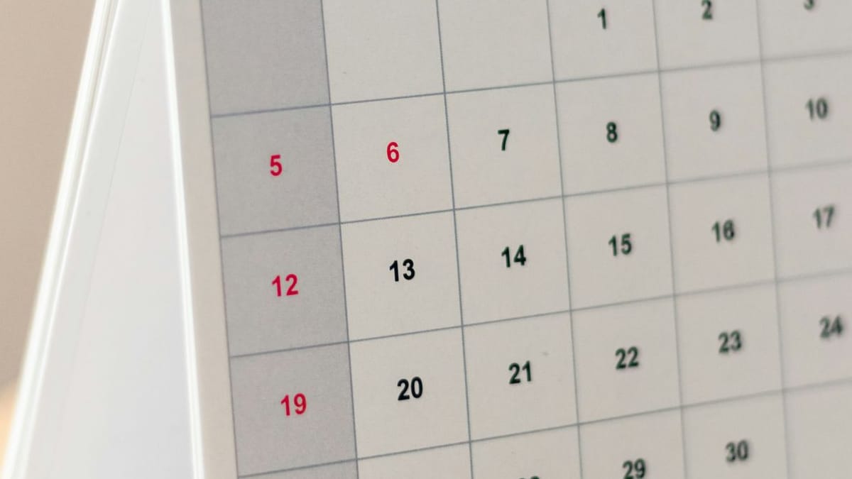 A desk calendar showing the days of a month